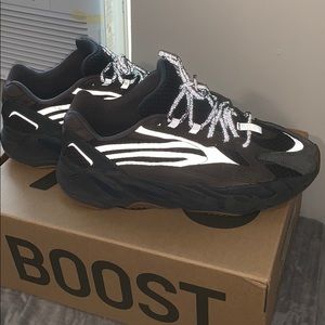 Yeezy boost 700 v2 geode